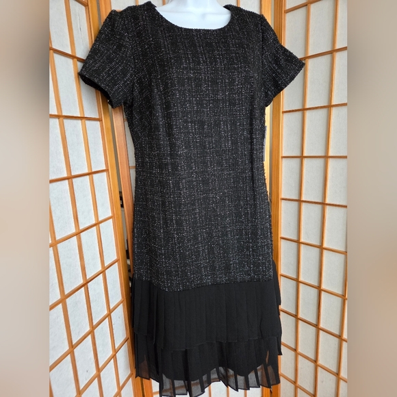 Shelby & Palmer Dresses & Skirts - NWT SHELBY & PALMER BLACK/SILVER TWEED STRETCH SHORT SLEEVE ABOVE KNEE DRESS 8